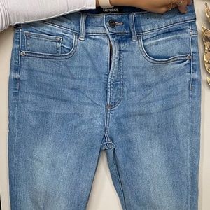 Mid Rise Medium Wash Ankle Length Jeans